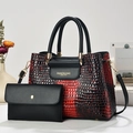 Set borsa a mano in rilievo coccodrillo rosso-nero con pochette e dettagli dorati - Rosso