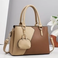 Elegante borsa in pelle patchwork beige e marrone con fibbia dorata e ciondolo - Cachi