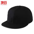 Dettaglio di un cappello hip-hop nero semplice con visiera piatta e trama in twill - Regolabile / Nero