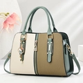 Elegante borsa a tracolla in maglia beige e marrone con ciondolo a forma di coniglio - Verde Scuro