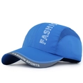 Berretto sportivo blu ad asciugatura rapida con rete traspirante e scritte fashion - Regolabile / Celeste