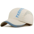 Berretto sportivo beige ad asciugatura rapida con rete traspirante e scritte blu - Regolabile / Beige