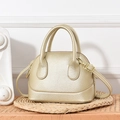 Mini borsa a conchiglia dorata con motivo litchi, manici eleganti e tracolla regolabile - Oro