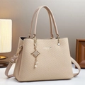 Sac fourre-tout tissé abricot minimaliste avec pompon en perles et bandoulière réglable - Khaki