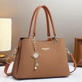 Braune Handtasche mit Webmuster, Doppelgriffen und abnehmbarem Schultergurt - Erdgelb
