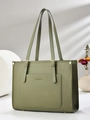Détail du sac cabas vert olive en cuir litchi avec bandoulière et ferrures dorées - Vert Menthe