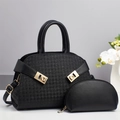 Elegante borsa a mano nera goffrata a quadretti con dettagli dorati e portamonete - Nero