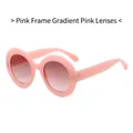 Gafas de sol ovales rosas para mujer con lentes degradadas y detalles de remaches oro - Montura Rosa Lente Rosa Degradado