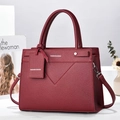 Borsa a tracolla minimalista bordeaux in ecopelle con cuciture a V e manici superiori - Rosso Vino