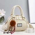 Beige Boston-Tasche mit Litschimuster und jacquardgewebtem Schultergurt-Design - Weiß