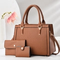 Set di tre pezzi di borse in pelle marrone goffrata con borsa a mano grande e portafogli - Giallo Terra
