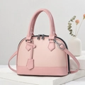 Pink shell tote bag in lychee pattern leather with crossbody strap on a display stand - 23.5x10.5x17cm / Pink