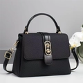 Borsa a trapezio nera in tela testurizzata con anelli dorati e tracolla rimovibile - 24x10x16cm / Nero