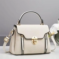 Sac à main chic crème en toile tissée avec boucle dorée et bandoulière réglable - Blanc Cassé