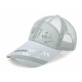Lichtgrijze ademende mesh baseballpet met witte sportbelettering en gebogen klep - Verstelbaar / Grijs