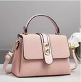 Sac à main élégant en cuir tressé rose clair avec détails dorés et bandoulière amovible - Rose