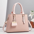 Sac à main rose en similicuir texturé avec poignée et finitions dorées pour femme - Rose