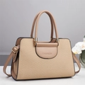 Modische Handtasche aus Canvas in Hellbraun mit verstellbarem Schultergurt und Lederdetails - Khaki