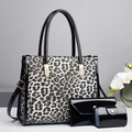 Juego de 3 bolsos con estampado de leopardo y detalles de charol negro con decoración - Negro