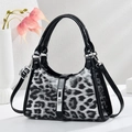 Chic crescent shoulder bag with black and white leopard print and glossy patent leather - One Size(26x9x18cm) / Black