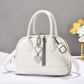 Sac à main élégant blanc motif litchi avec pampilles en forme de cœur et bandoulière - Blanc Cassé