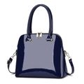 Borsa a mano blu scuro in pelle verniciata con hardware dorato e tracolla rimovibile - Blu