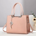 Sac à main élégant en cuir rose pâle avec grain litchi, breloque étoile perle et poignée argent - 26cm x 12cm x 20cm / Rose