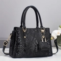 Sac à main élégant noir motif serpent avec boucles dorées et mini pochette décorative - Noir