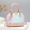 Borsa a mano a conchiglia sfumata floreale con manico rosa e dettagli dorati - Rosa