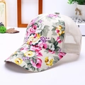 Gorra de béisbol floral para mujer con rosas vintage y malla transpirable trasera - Blanco Roto