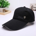 Gorra de béisbol negra con visera larga y logo bordado para protección solar y deporte - Negro