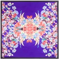 Viereckiges Seidentuch in Violett mit lebendigem Blumenmuster und Ethno-Motiven - Lila