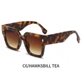 Lunettes de soleil carrées écailles de tortue avec verres dégradés marron et détails dorés - Monture Écaille Verre Thé Dégradé