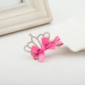 Rosa Schleife Haarspange für Mädchen mit einem funkelnden silbernen Strass-Kronen Akzent - Rosarot