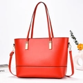 Elegante borsa tote rossa grande con finiture dorate e tracolla regolabile - Rosso