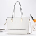 Elegante weiße Handtasche aus PU-Leder mit goldenen Details und Schultergurt - Weiß