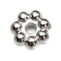 Gros plan de perles d'espacement CCB en forme de fleur argentée pour la création de bijoux - 4mm / Argenté