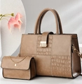 Set borse da donna color cuoio con inserti coccodrillo e dettagli a catena dorata - Cachi
