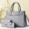 Ensemble détaillé de sacs à main gris à motif crocodile avec garnitures dorées élégantes - Gris