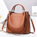 Sac seau marron en cuir texturé avec poignées et bandoulière réglable chic - Jaune Terre
