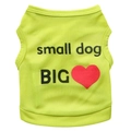 Dettaglio del gilet verde neon per animali con scritta Small Dog Big e cuore rosso - XS / Verde Fluorescente
