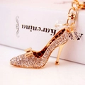 Goldener Schlüsselanhänger High Heel mit Kristall-Steinchen und elegantem Schleifenanhänger - Rot