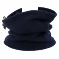 Detail der marineblauen Fleece-Halsmanschette mit verstellbarem Kordelzug und Verschluss - Marineblau