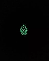 Detalle del colgante de gota hueco con efecto fluorescente verde en la oscuridad - Collar Luminoso De Gota De Agua Hueca / Verde