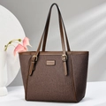 Grand sac cabas marron texturé pour femme avec finitions dorées et bandoulière - Café