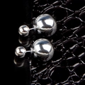 Boucles d'oreilles boules doubles argentées au design minimaliste avec finition en métal - Argent