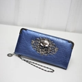 Metallisch blaue lange Brieftasche mit Totenkopf-Relief, Riss-Textur und Reißverschluss - Blau