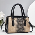 Bolso elegante con patchwork de patrón de piedra, herrajes dorados y correa ajustable - Caqui