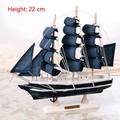 Modello di barca a vela mediterranea in legno blu navy e bianco, altezza 22 cm - Barca a Vela Grigio Blu Altezza 22cm M1621