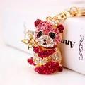 Funkelnder Panda Schlüsselanhänger mit rosa Kristallen und goldener Krone auf Weiß - Rosa